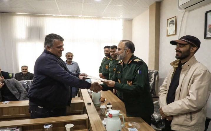کارگران بسیجی استان قم تجلیل شدند کارگران بسیجی استان قم تجلیل شدند